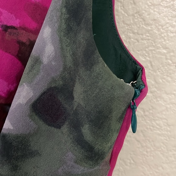 NEW Trina Turk SILK Floral Print V-Neck Shift Dress • 2 - Picture 6 of 9